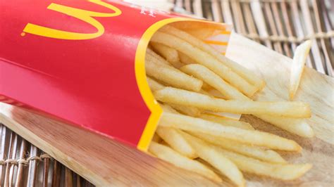 A Former McDonald's Chef Spilled The Tea On Its Burgers And Fries