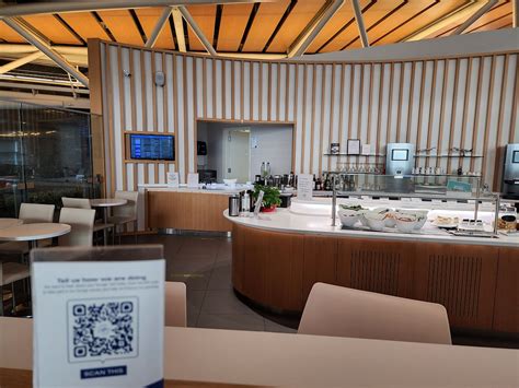 YVR: Skyteam Lounge Vancouver reviews | Loungeindex | Images & Photos