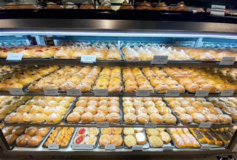 It's Officially Pączki Season at Oakmont Bakery