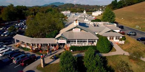 The Apple Barn Village In Pigeon Forge: Cider, Wine, Shopping & Dining