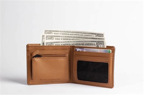Wallet with banknotes - Creative Commons Bilder