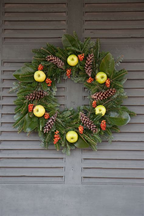 I love Williamsburg wreaths. | Fruit wreath, Christmas wreaths, Door ...