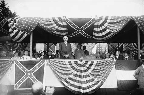 File:President Warren Harding speaks - Confederate Memorial Day services - Arlington National ...