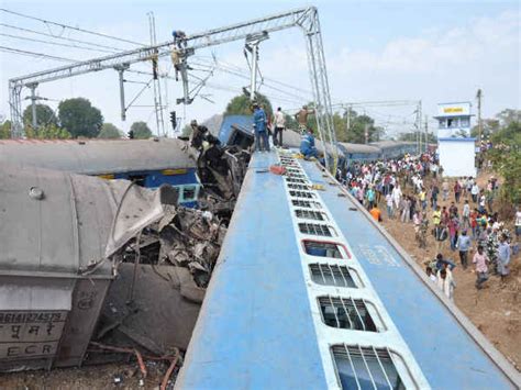 In Pics: Jagdalpur-Bhubaneswar Express derails: Over 39 killed, 60 injured - Oneindia News