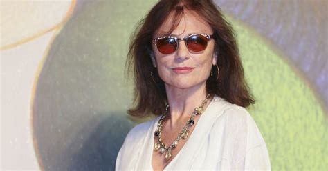 78-Year-Old Jacqueline Bisset Still Stuns Her Fans With Her Radiant Beauty : Tiffy Taffy