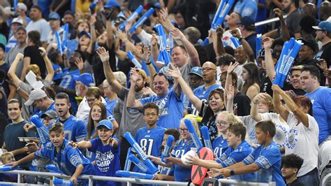 18,000 fans flock to Ford Field for Detroit Lions Family Fest