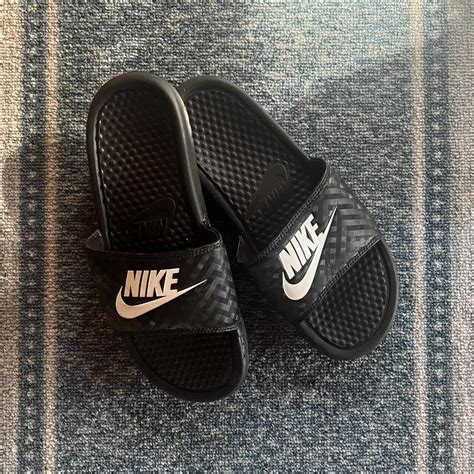 Nike Women's Black and White Slides | Depop