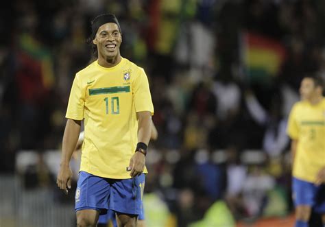 Download Brazilian Soccer Ronaldinho Sports HD Wallpaper