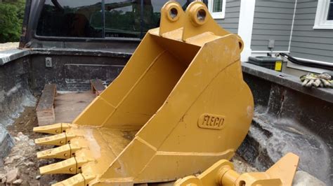 New 24" Caterpillar 308E Excavators Bucket And Hydraulic Thumb Fleco for sale from United States