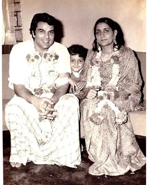 Dharmendra's First Wife, Prakash Kaur Still Defends Him For Re-Marrying Hema Malini