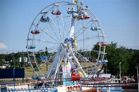 Wonder Wheel at Wonderland Amusement Park | Theme Park Archive