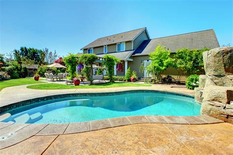 27 Beautiful Backyard Pool Ideas - House Diamond