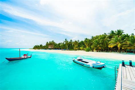 Beautiful Maldives island 2225857 Stock Photo at Vecteezy