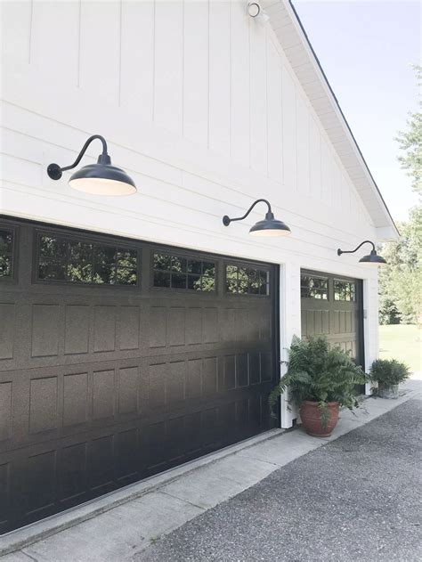 This excellent photo most certainly is an inspirational and magnificent idea #garagedoorsmodern ...