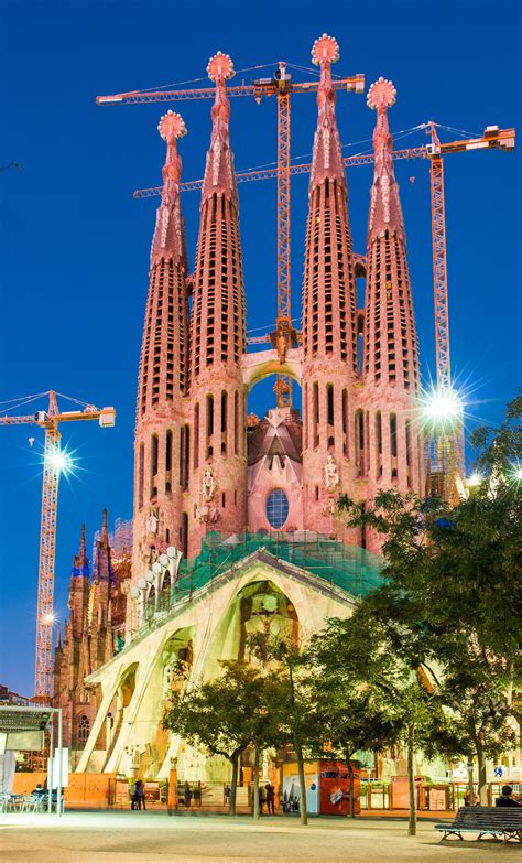 Sagrada Familia in Barcelona bei Nacht – Gilbert's Gallery