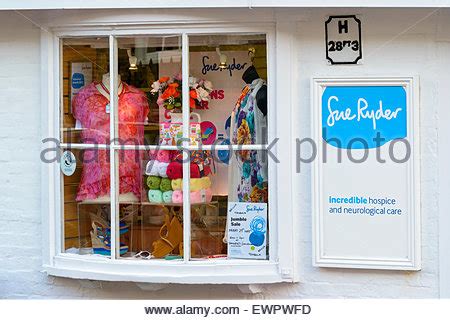 Sue Ryder charity shop Stock Photo: 80216327 - Alamy