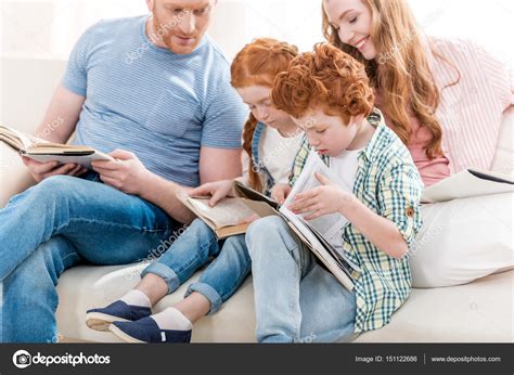 Family reading books — Stock Photo © ArturVerkhovetskiy #151122686