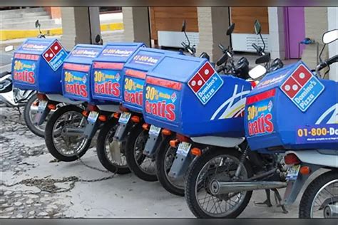 Neighbors Of Domino's Pizza Place An Order And A Delivery Man Shows The Extremes Of Delivery ...