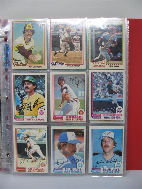 BASEBALL CARDS (ALBUM OF 90 DIFFERENT CARDS) *SOME FROM 1977*