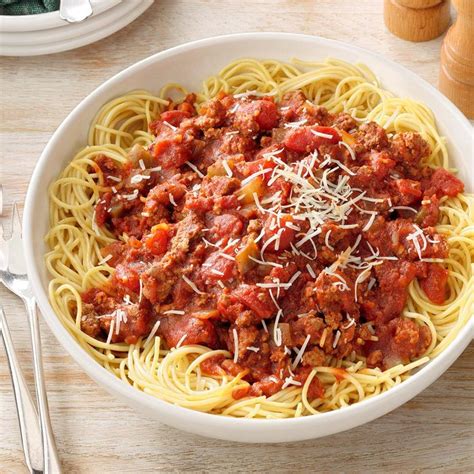 Olive Garden Meaty Spaghetti Sauce Recipe - Findthoserecipes.com