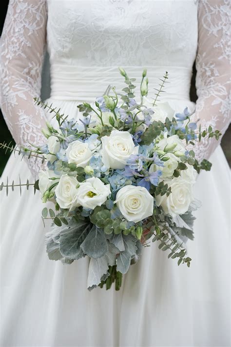 Blue And White Wedding Flowers: A Perfect Combination For Your Big Day | FASHIONBLOG