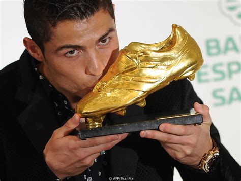 Cristiano Ronaldo receives his third golden boot | Constative - News Online