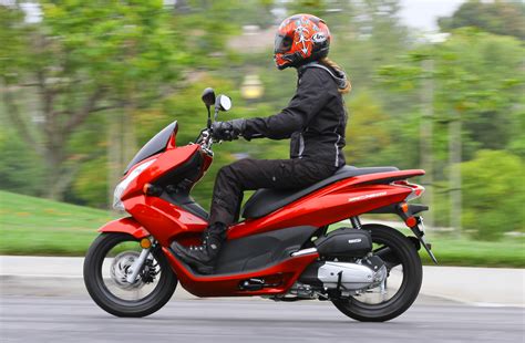 2013 Honda PCX150 | First Ride Review | Rider Magazine