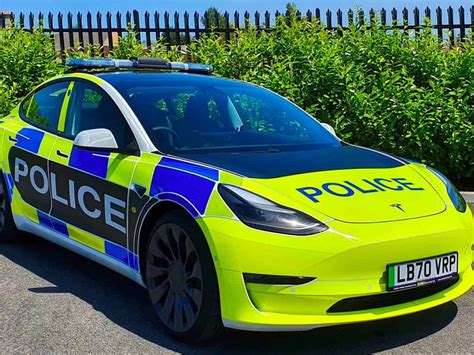 Tesla built its own Model 3-based police car in UK