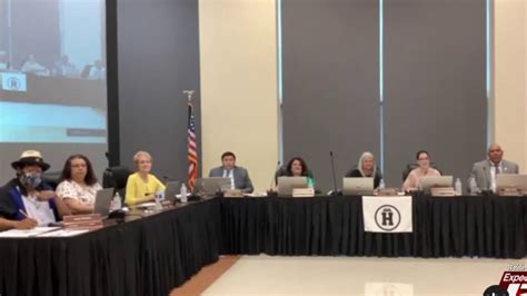 Harlandale ISD board votes to close four elementary schools - YouTube