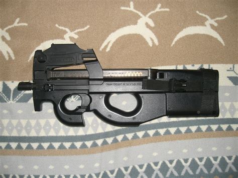 File:FN P90 airsoft model(1).jpg - Wikimedia Commons