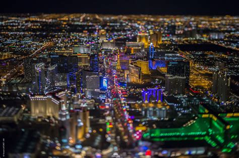 El fotógrafo Vincent Laforet nos presenta la ciudad de Las Vegas desde 3.3 kilómetros de altura ...