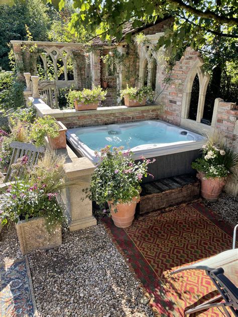 How to design a hot tub into your garden - Redwood Stone