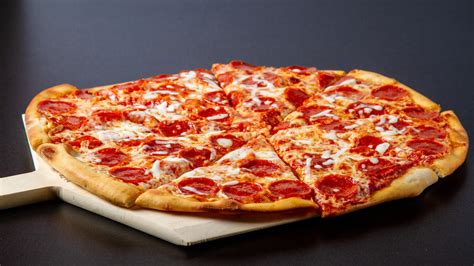 Independent pizzerias not seeing 'pizza softening' as Domino's, Papa John's slips demand: Slice ...