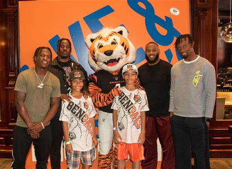 Cincinnati Bengals Players Play Games With Fans at Dave & Buster's on Day Off