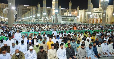 The first night of Ramadan; Lakhs in Tarawih prayers in Makkah - TIme News