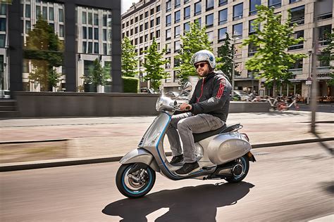 We hit the streets of Berlin on the new Vespa Elettrica | AndroidPIT