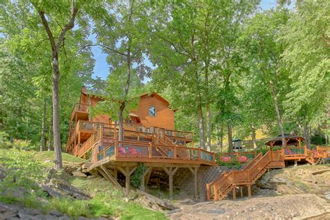 "River Adventure Lodge" 6 Bedroom Cabin with Two Hot Tubs Near Gatlinburg