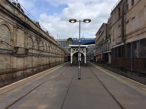 Edinburgh Waverley Railway Station - 99 Photos & 126 Reviews - Train ...