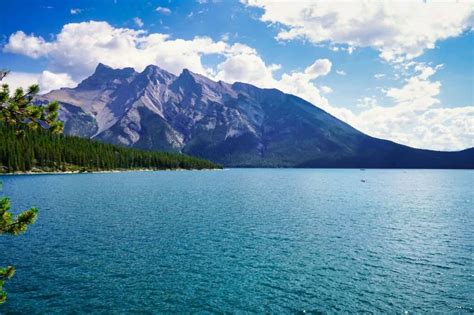 11 Top Tourist Attractions in Alberta, Canada