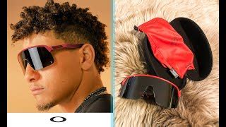 Descubrir 65+ imagen patrick mahomes oakley sutro - Abzlocal.mx