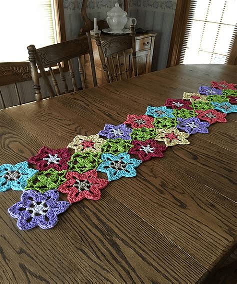 flower-crochet-table-runner-pattern - Crochet News