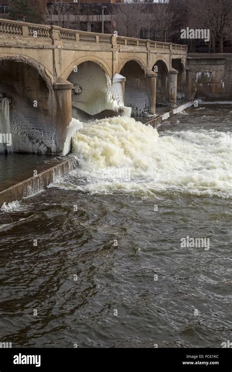 Flint, Michigan - The Hamilton Dam on the Flint River Stock Photo - Alamy