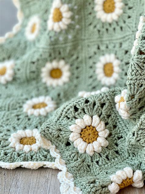 Daisy Granny Square Blanket Free Crochet Pattern Croc - vrogue.co