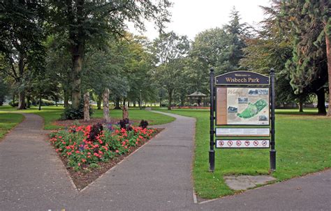 Wisbech Park | The entrance to Wisbech park | Angela Reeve | Flickr