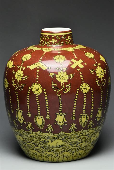122: A MING DYNASTY PORCELAIN VASE JIAJING MARK AND PERIOD – rivertownantiquesauctions