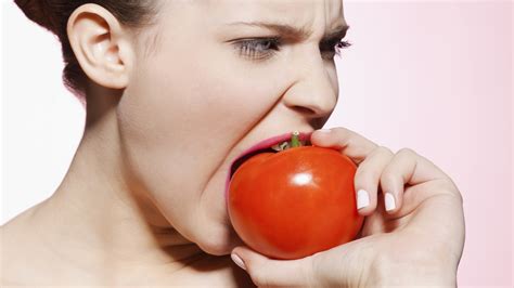 The Scientific Reason Some People Can't Stomach Raw Tomatoes
