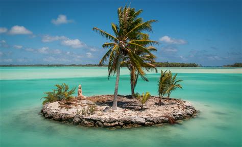 Exploring the 12 Smallest Islands Around the World - Isle Keys