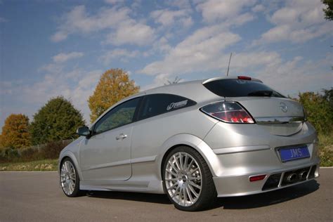 Blitzsauber - JMS tuning Opel Astra GTC on 18 zöllern!