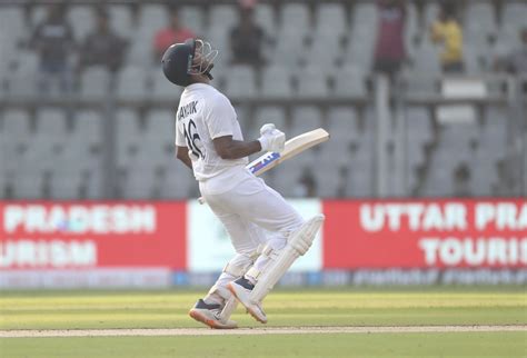 Mayank Agarwal roars to celebrate his hundred | ESPNcricinfo.com