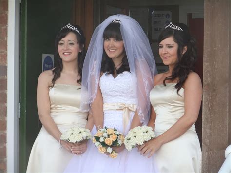 File:Bride and Bridesmaids.jpg - Wikimedia Commons